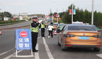 五大连池市公安局交巡警大队圆满完成全市运动会开幕式安保任务