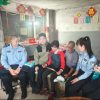 五大连池市公安局情报指挥中心开展“关爱民警家庭·温暖警属心”家访活动