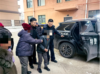 五大连池市公安局勤俭派出所迅速将一名摔倒受伤老人送至医院救治