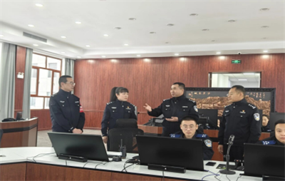 五大连池市公安局政委王秀东同志深入一线督导强降雪天气道路交通安全管理工作