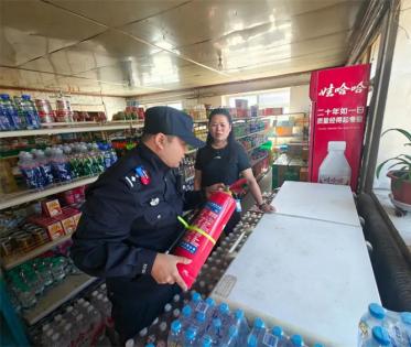  五大连池市公安局朝阳山派出所扎实开展节前治安隐患排查整治和入户走访行动